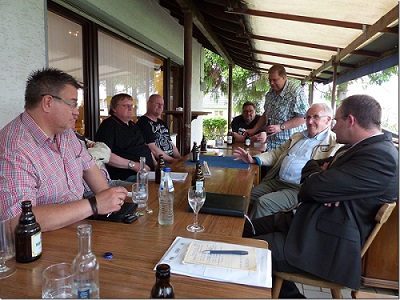 Bürgersprechstunde in der Altentagesstätte Torney; F. Grandke (l) und Jan Einig (r) im Gespräch . Bürgersprechstunde in der Altentagesstätte Torney; F. Grandke (l) und Jan Einig (r) im Gespräch .